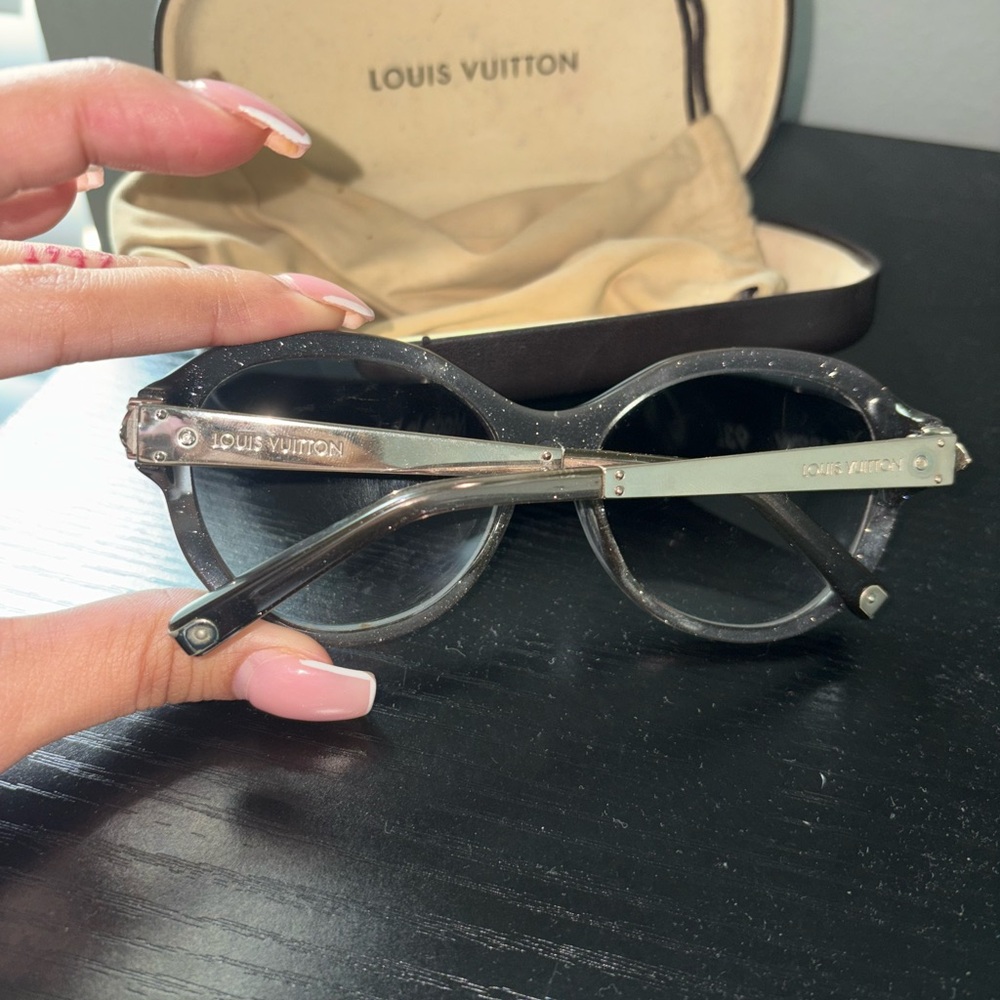 Louis Vuitton Black Sunglasses - Picture 3 of 4